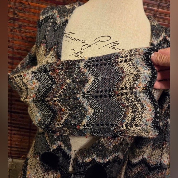 Monroe & Main Black, Gray & Cream Zigzag Knit Cardigan - Picture 5 of 6